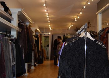 The Rise of Minimalist Clothing: A Shift Toward Simplicity and Purpose